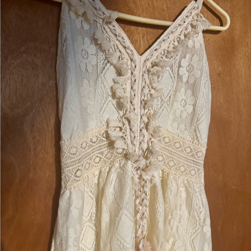 NWOT Cupshe V-neck Boho Lace Ruching Sundress with Tassels, size Medium - Picture 3 of 7